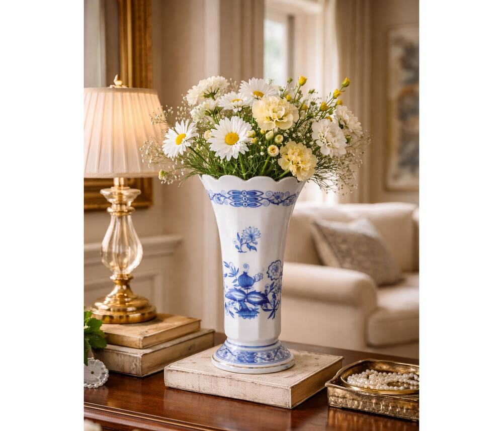 Danbury Mint/Bareuther Waldsassen Flower Vase 7"H X 3.5"W Bavaria, Germany